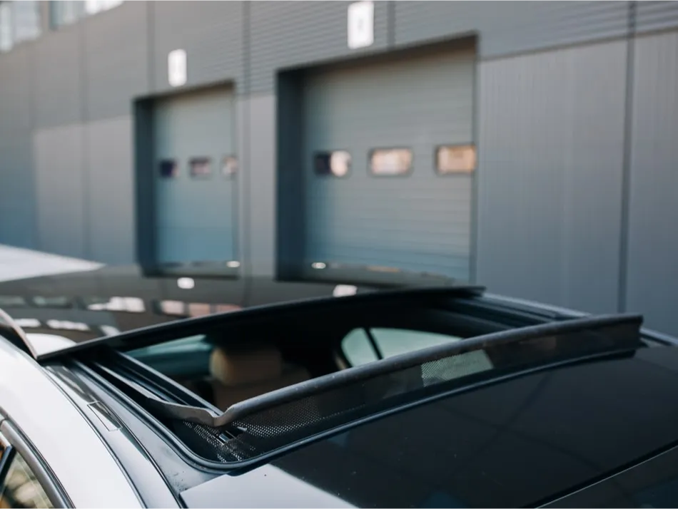 Remplacement de toit panoramique de voiture